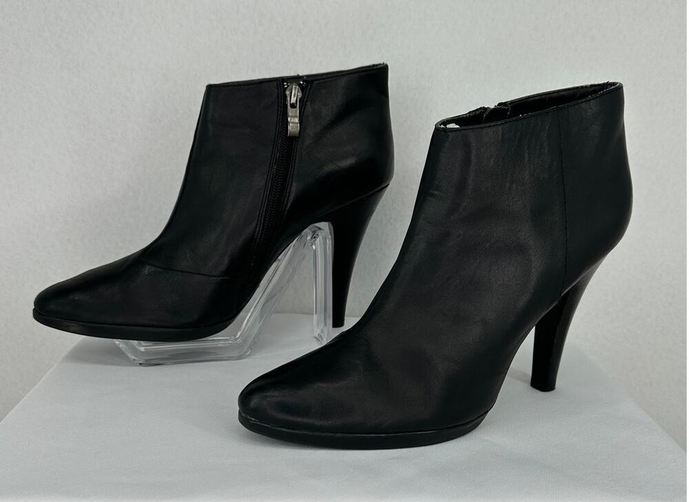 Bakers Rhapsody 4.5" Heel Ankle Boots Black Leather 10M